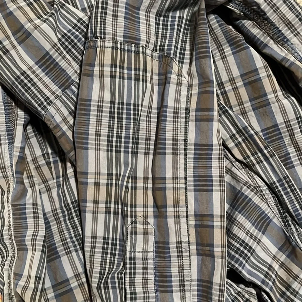 Banana Republic blue/grey plaid two-pocket button-up shirt